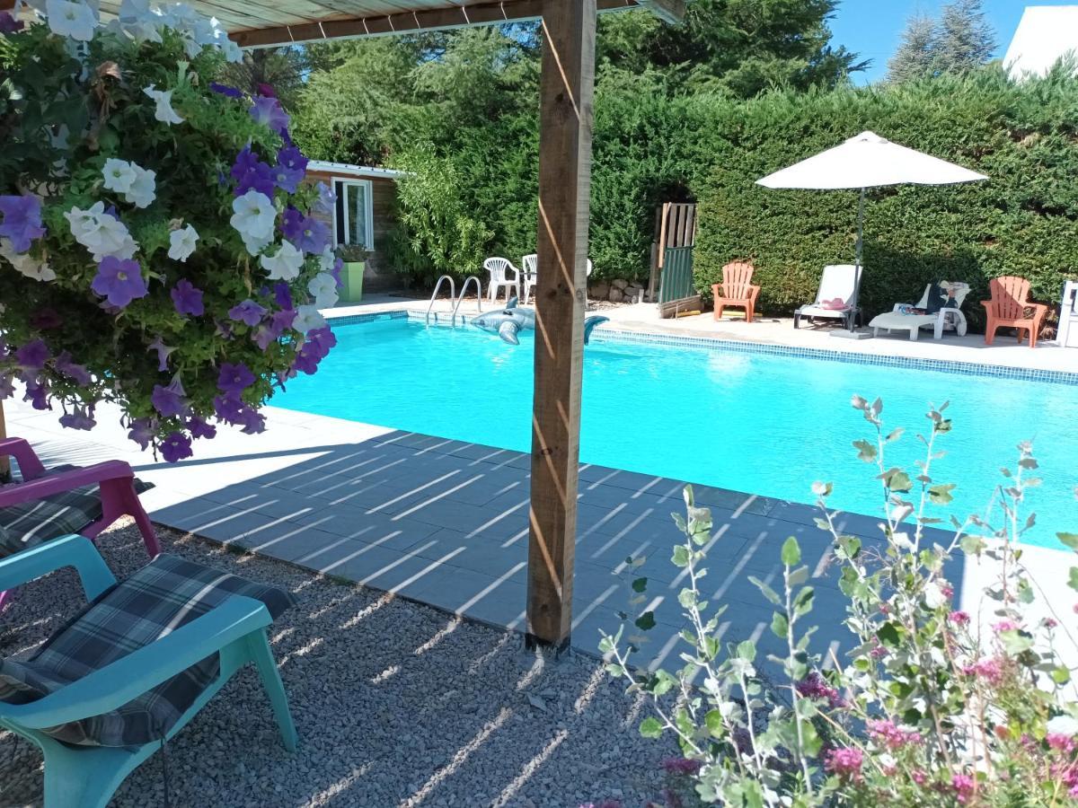 Chalet Banane Devant Piscine, A 6Km Du Festival De Piano De La Roque D'Antheron Rognes Buitenkant foto